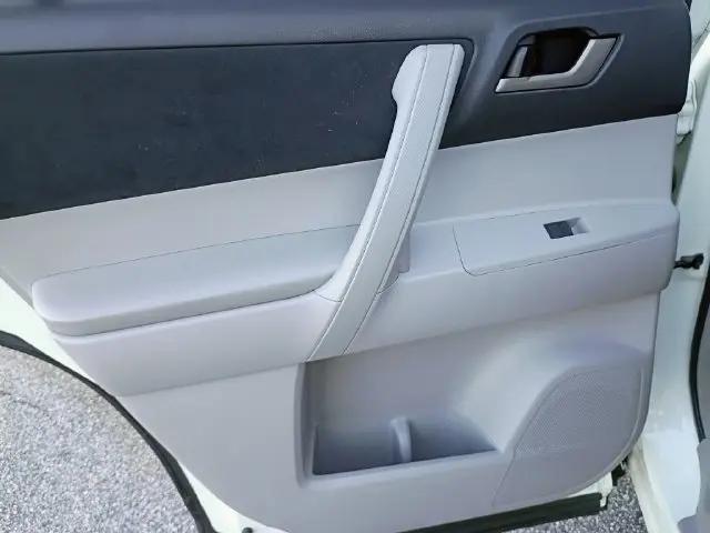 2011 Toyota Highlander Base V6