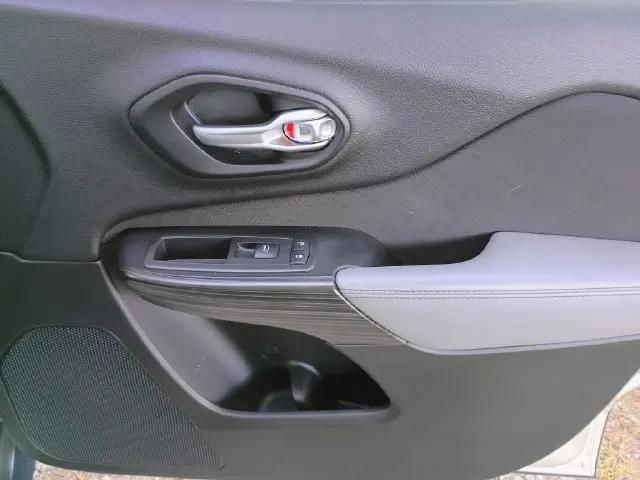 2014 Jeep Cherokee Sport