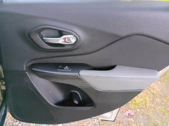 2014 Jeep Cherokee Sport