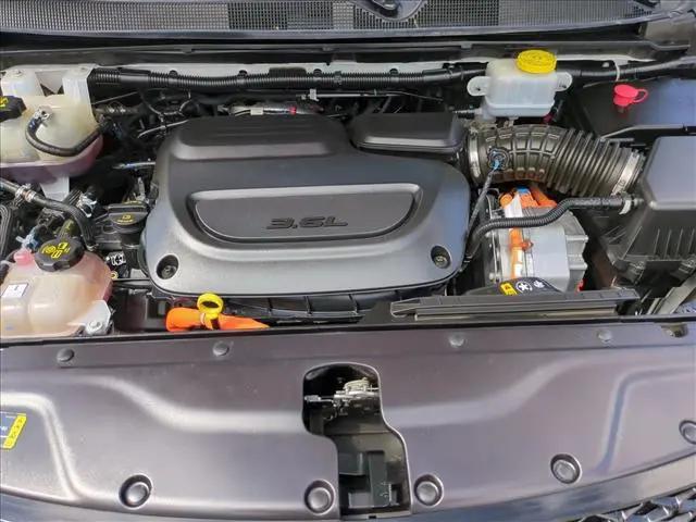 2024 Chrysler Pacifica Hybrid Select
