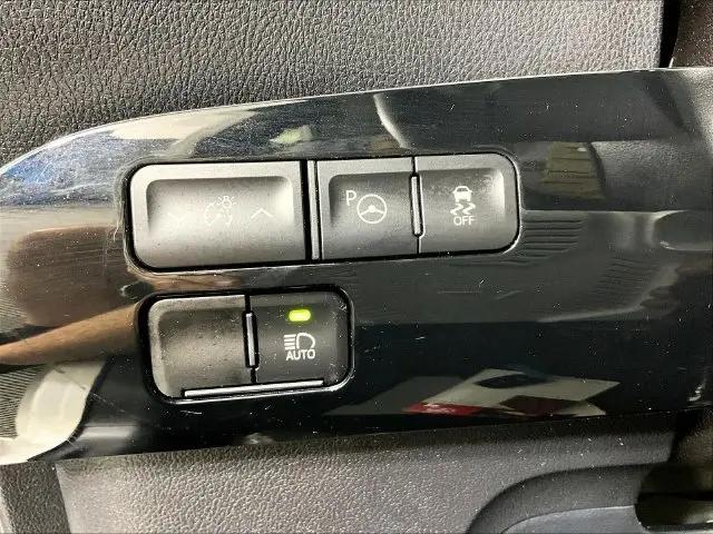 2019 Toyota Prius L Eco