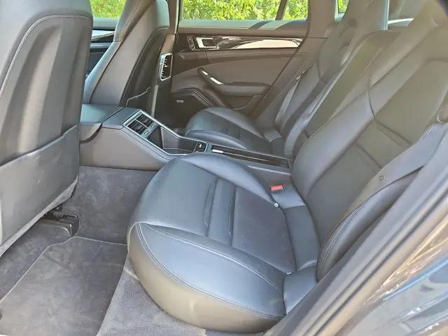 2018 Porsche Panamera 4
