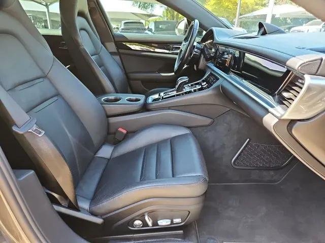 2018 Porsche Panamera 4