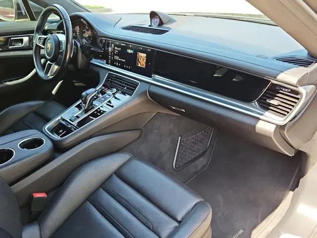 2018 Porsche Panamera 4