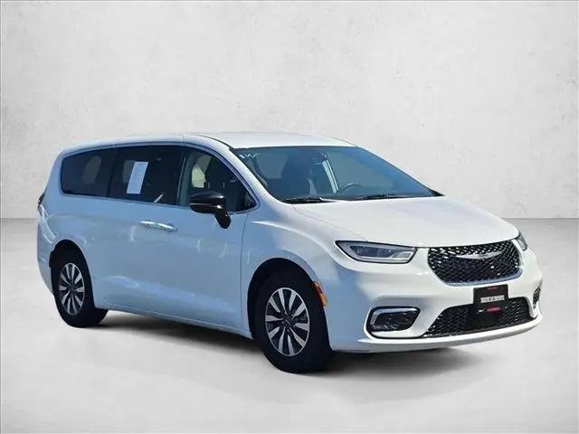 2024 Chrysler Pacifica Hybrid Select