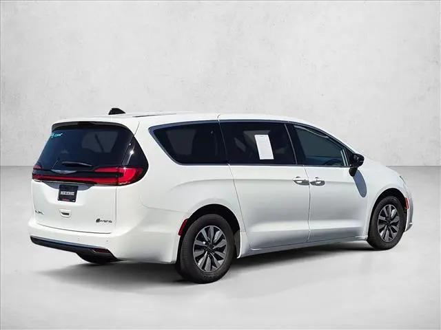 2024 Chrysler Pacifica Hybrid Select