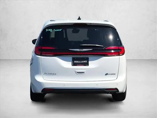 2024 Chrysler Pacifica Hybrid Select