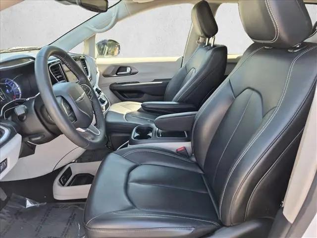 2024 Chrysler Pacifica Hybrid Select