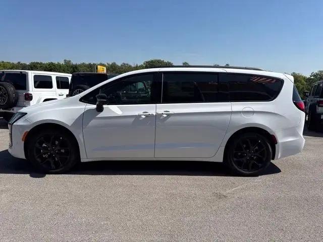 2027 Chrysler Pacifica Limited