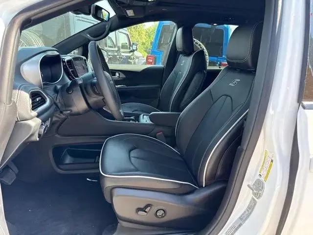 2027 Chrysler Pacifica Limited