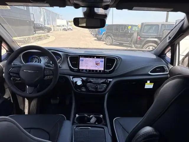2027 Chrysler Pacifica Limited