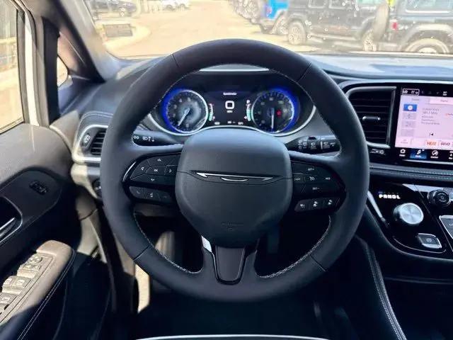2027 Chrysler Pacifica Limited