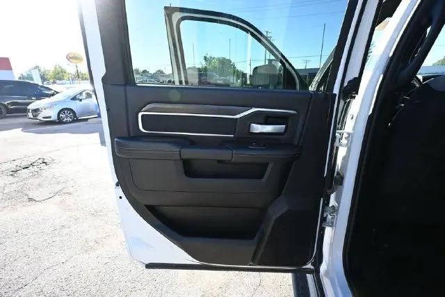 2024 Ram 3500 Big Horn Crew Cab 4x4 8 Box
