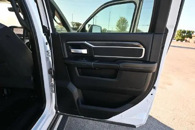 2024 Ram 3500 Big Horn Crew Cab 4x4 8 Box