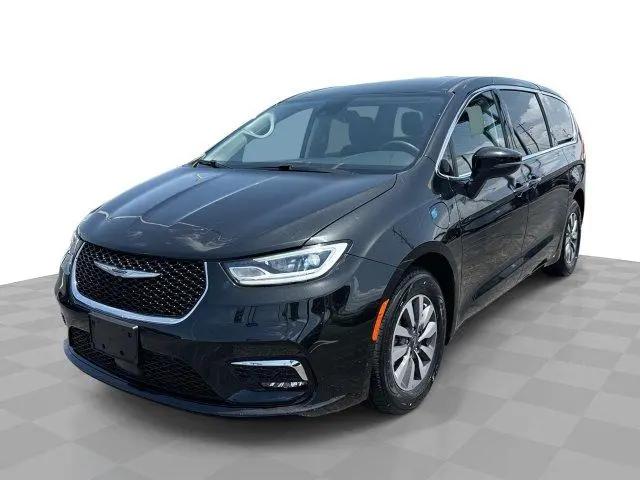 2023 Chrysler Pacifica Hybrid Touring L for sale near Columbus, OH