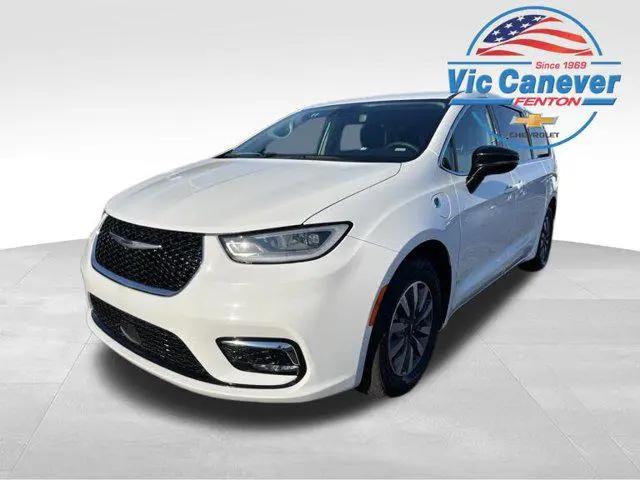 2024 Chrysler Pacifica Hybrid Select for sale in Fenton, MI