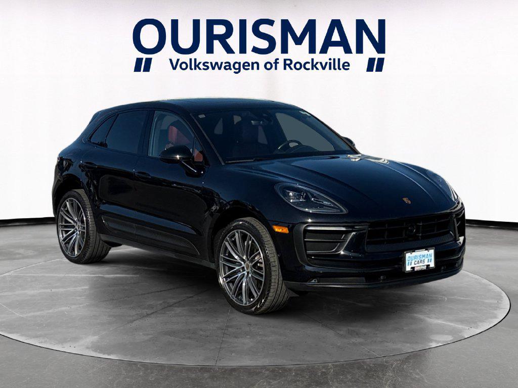 /2023 Porsche Macan
