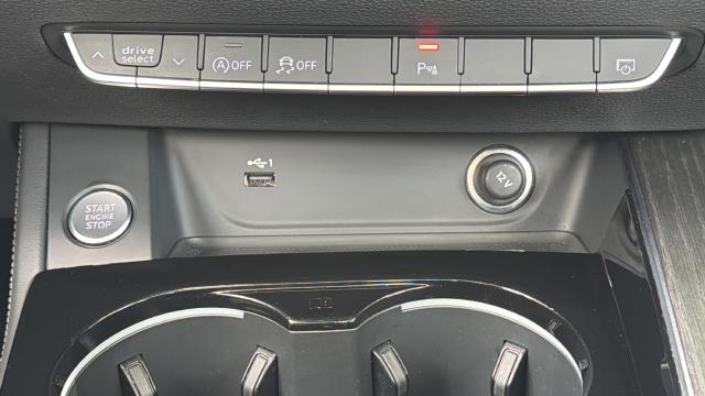 2024 Audi A4 Premium Plus 45 TFSI S line quattro S tronic
