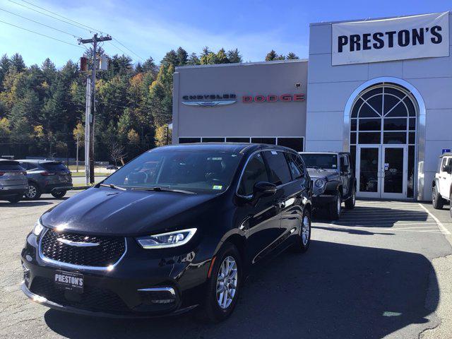 2025 Chrysler Pacifica Select for sale in Barre, VT