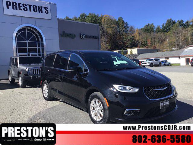 2025 Chrysler Pacifica Select