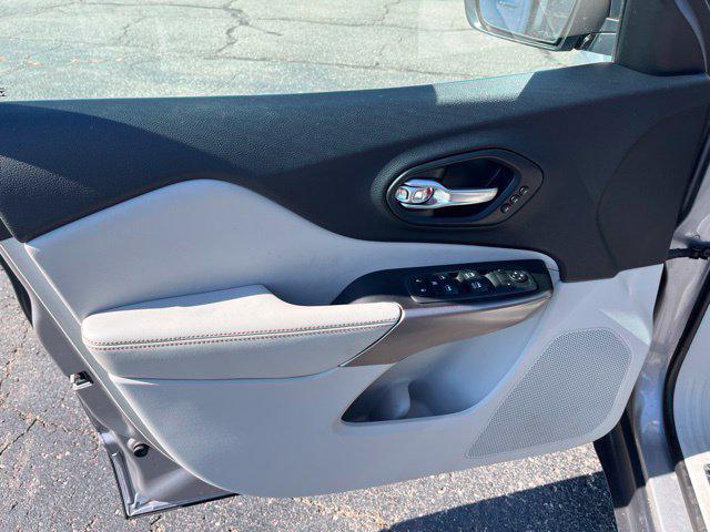 2019 Jeep Cherokee Limited FWD
