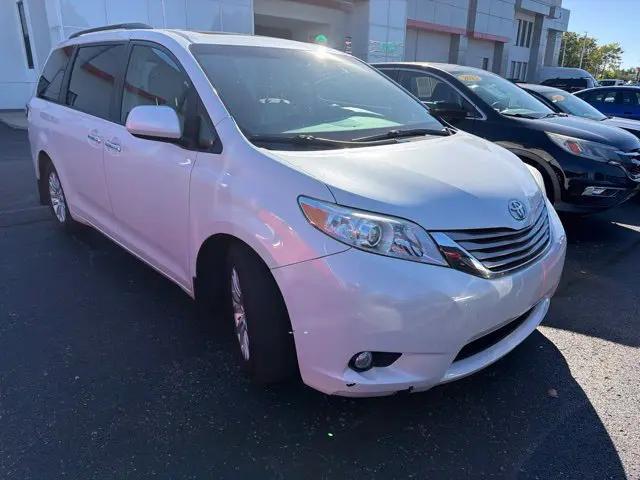 2017 Toyota Sienna XLE 8 Passenger for sale in Indianapolis, IN