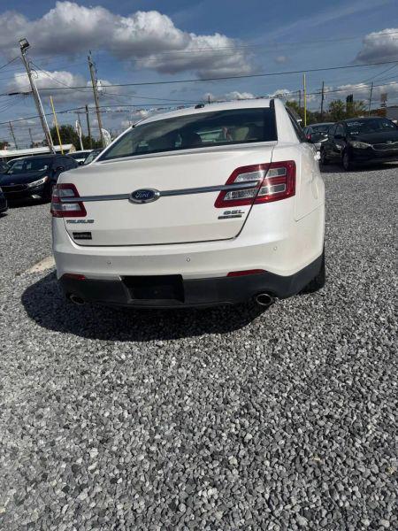 2017 Ford Taurus SEL