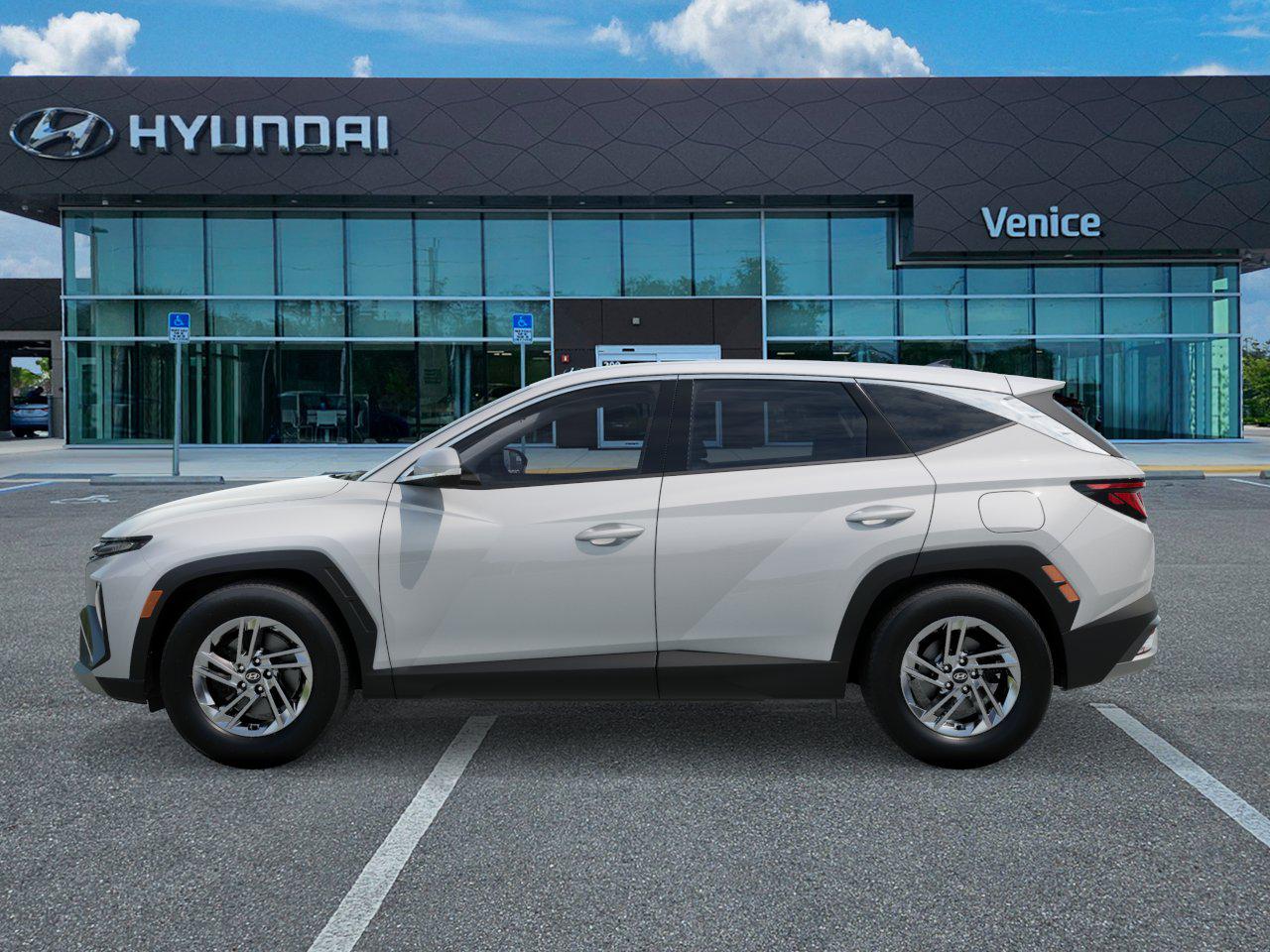 2026 Hyundai TUCSON SE FWD - Image 3