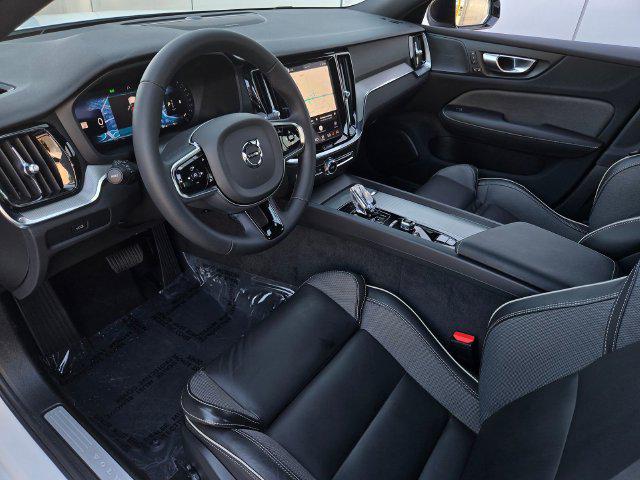 2024 Volvo S60 B5 Plus Black Edition
