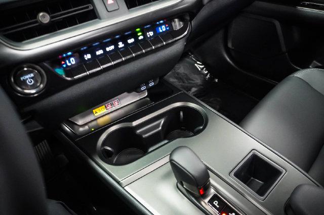 2025 Lexus 300 300h