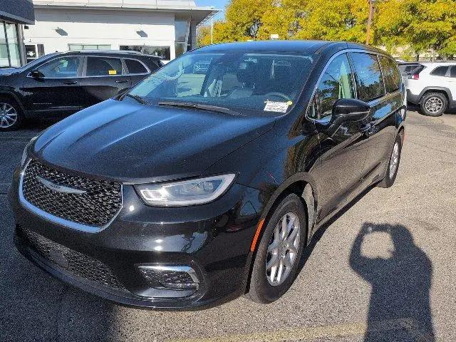 2024 Chrysler Pacifica Touring L for sale in Livonia, MI