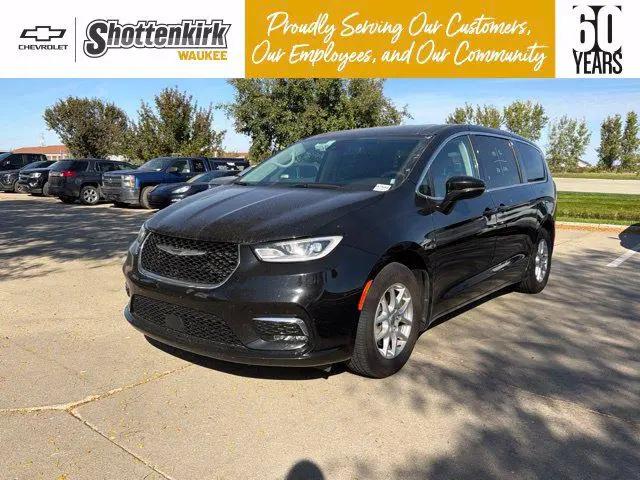 2024 Chrysler Pacifica Touring L for sale in Waukee, IA