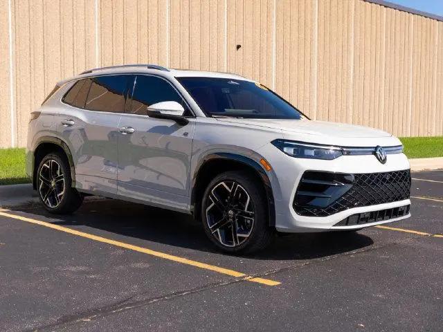2026 Volkswagen Tiguan SEL R-Line Turbo for sale in Glendale, WI