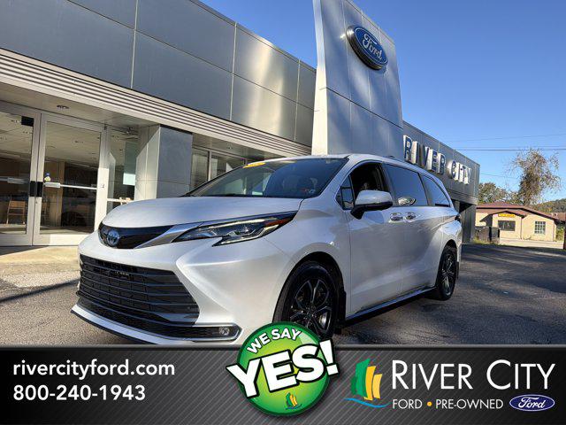 2025 Toyota Sienna Platinum for sale in Lavalette, WV