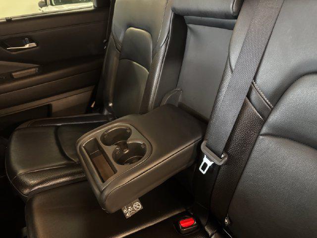 2023 Nissan Pathfinder SL 4WD