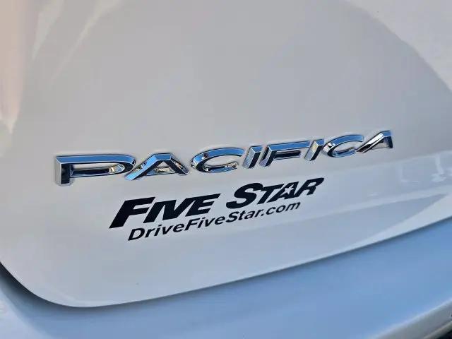 2027 Chrysler Pacifica Select