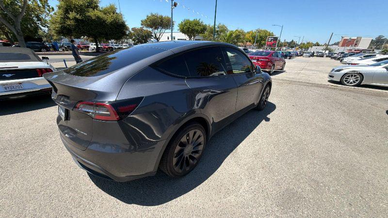 2022 Tesla Model Y Long Range Dual Motor All-Wheel Drive