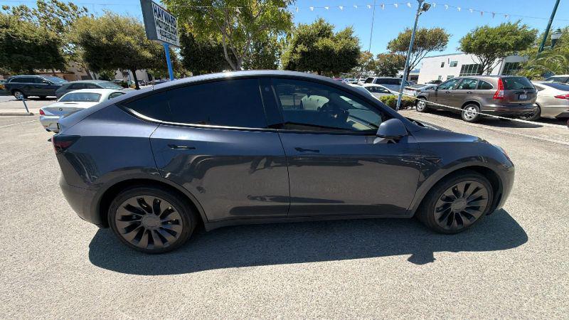2022 Tesla Model Y Long Range Dual Motor All-Wheel Drive