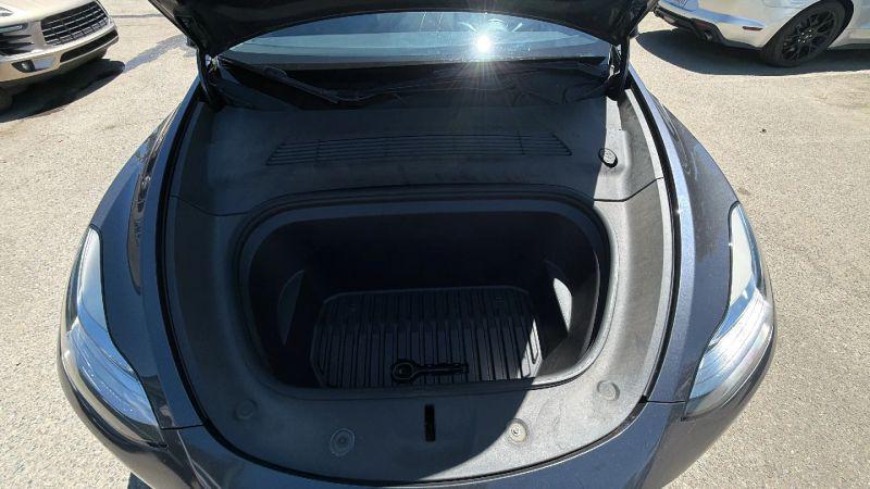 2022 Tesla Model Y Long Range Dual Motor All-Wheel Drive