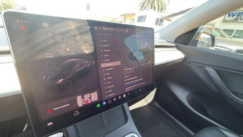 2022 Tesla Model Y Long Range Dual Motor All-Wheel Drive