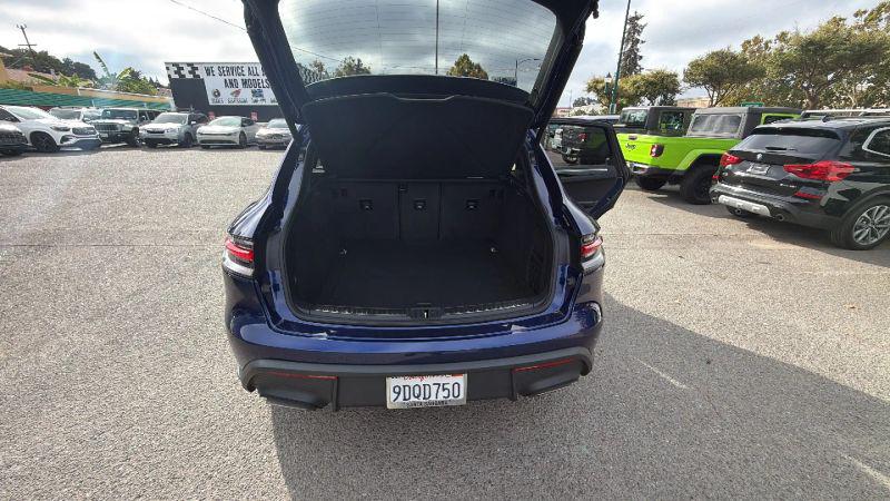 2022 Porsche Macan Base