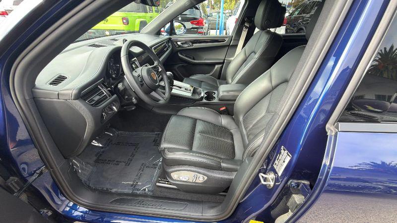 2022 Porsche Macan Base