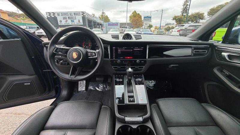 2022 Porsche Macan Base