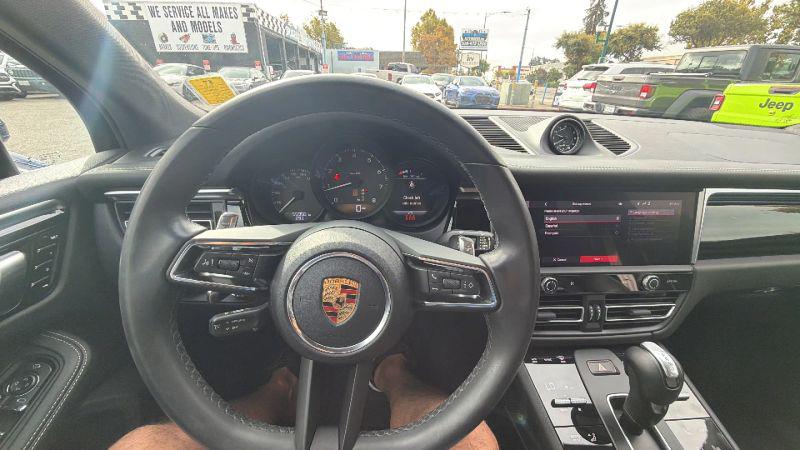 2022 Porsche Macan Base