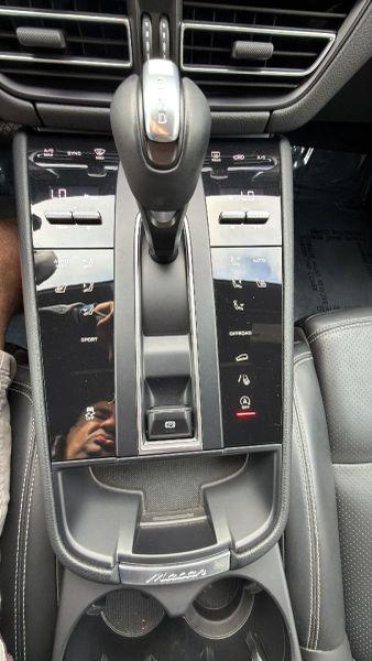 2022 Porsche Macan Base