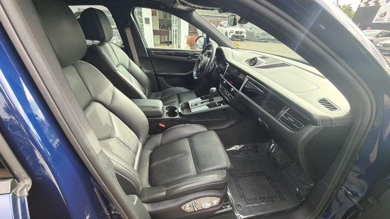 2022 Porsche Macan Base
