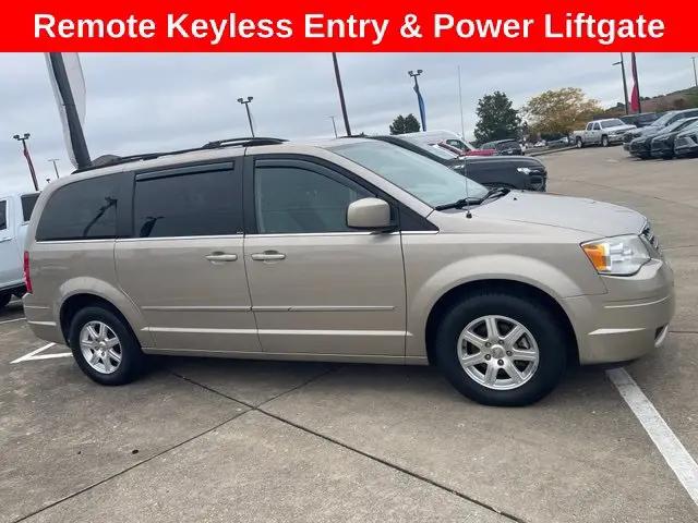 2009 Chrysler Town & Country for sale near Zanesville, OH