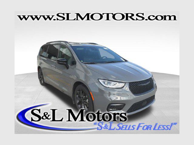 2025 Chrysler Pacifica Limited for sale in Pulaski, WI