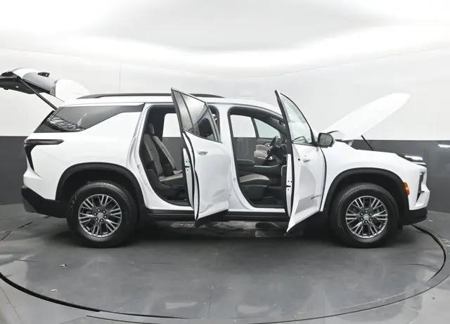 2026 Chevrolet Traverse FWD LT