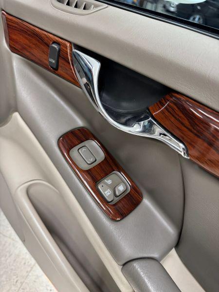 2003 Cadillac DeVille Standard